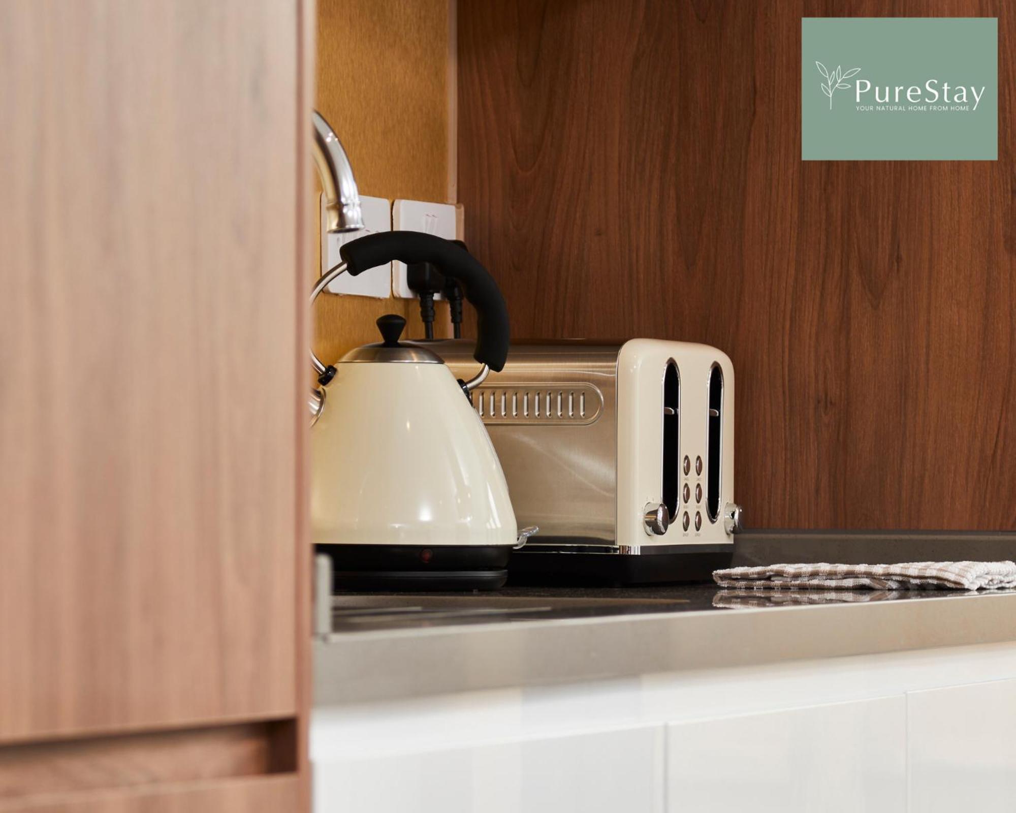 Stunning 5 Bed Manchester House With Parking By Purestay Short Lets & Serviced Accommodation ภายนอก รูปภาพ