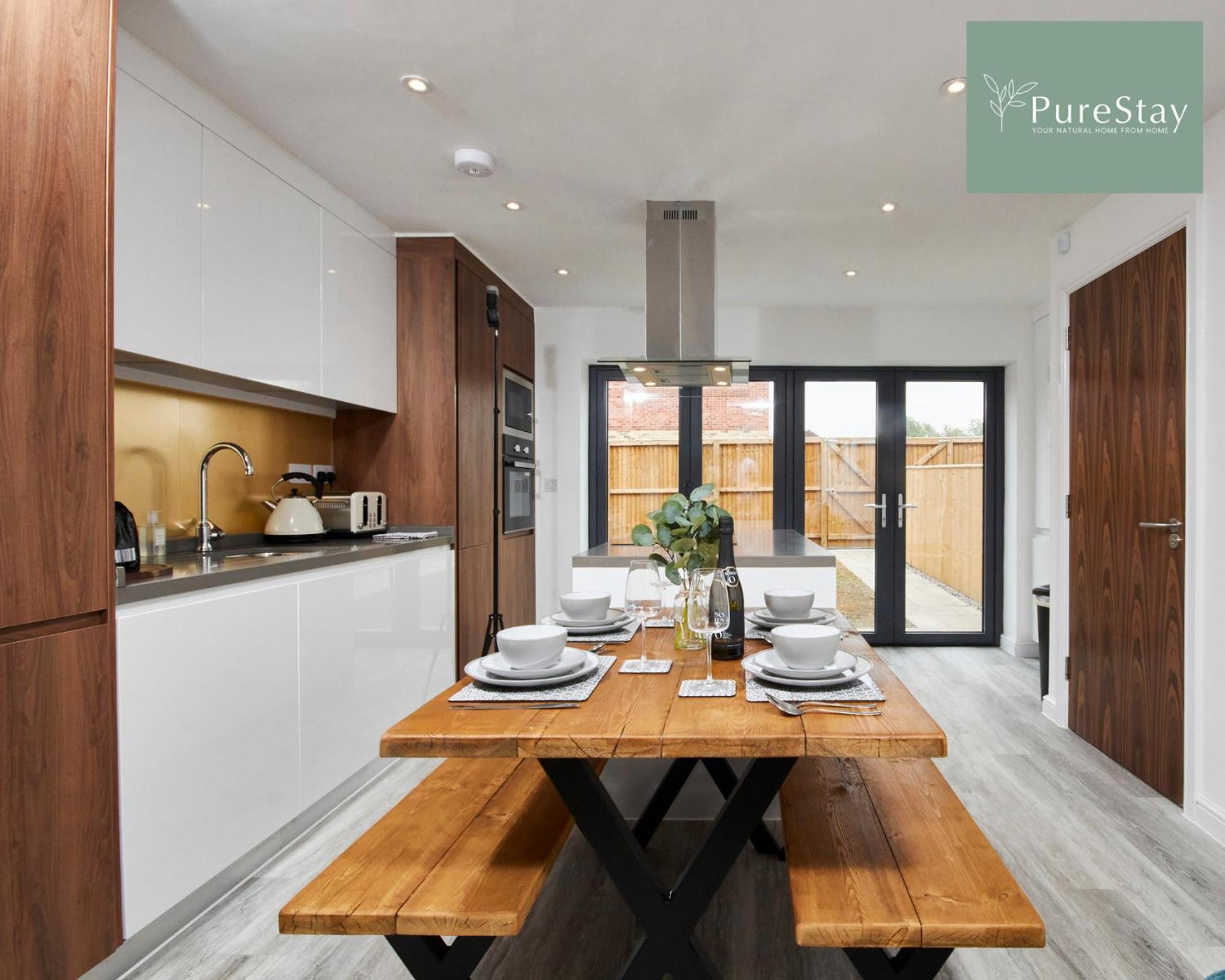 Stunning 5 Bed Manchester House With Parking By Purestay Short Lets & Serviced Accommodation ภายนอก รูปภาพ