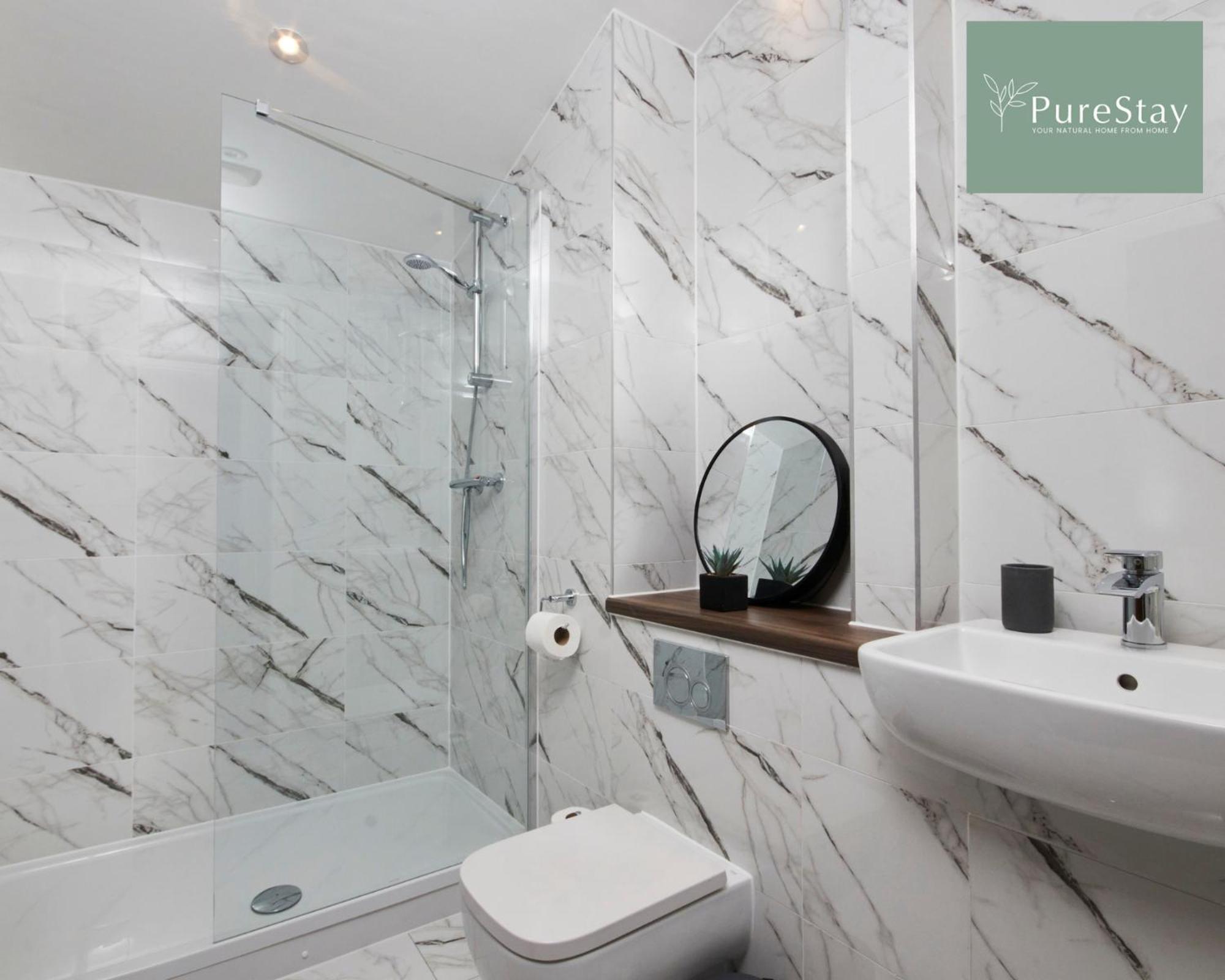 Stunning 5 Bed Manchester House With Parking By Purestay Short Lets & Serviced Accommodation ภายนอก รูปภาพ