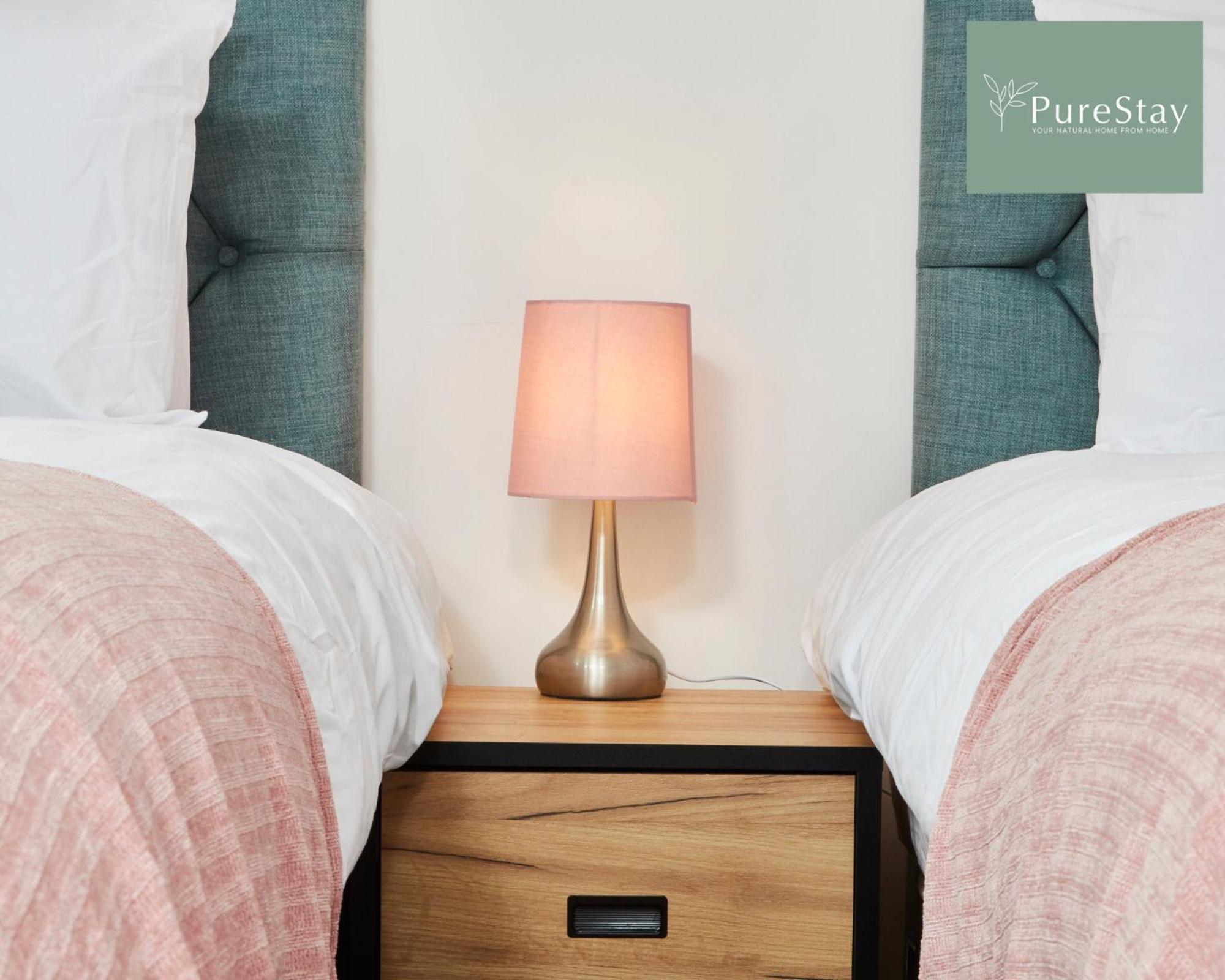 Stunning 5 Bed Manchester House With Parking By Purestay Short Lets & Serviced Accommodation ภายนอก รูปภาพ