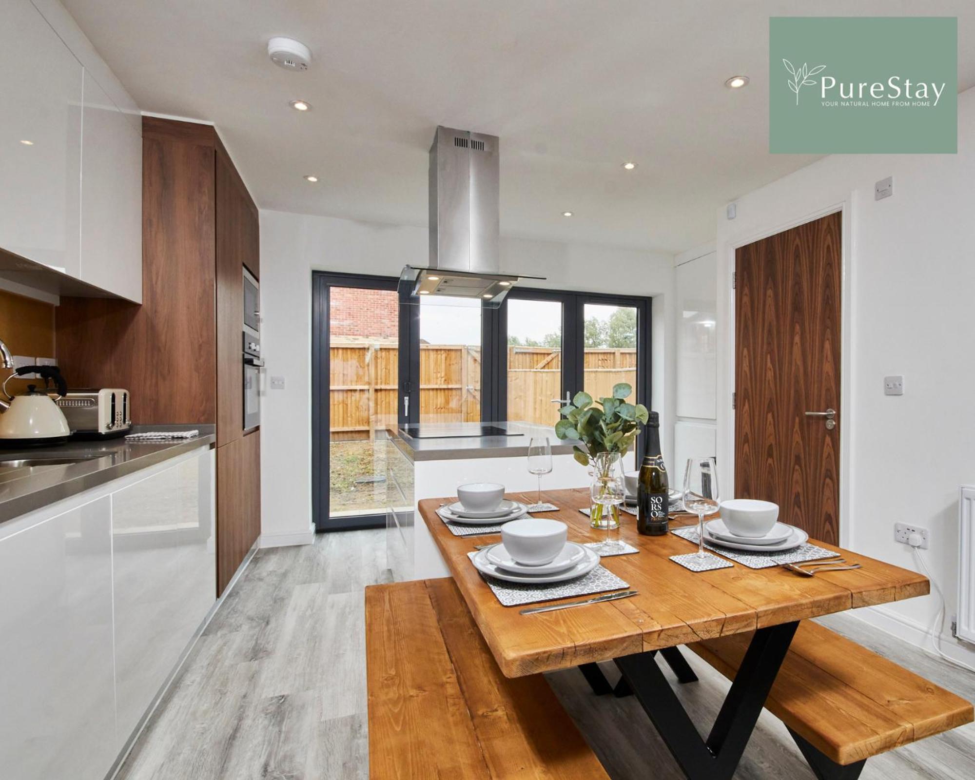 Stunning 5 Bed Manchester House With Parking By Purestay Short Lets & Serviced Accommodation ภายนอก รูปภาพ