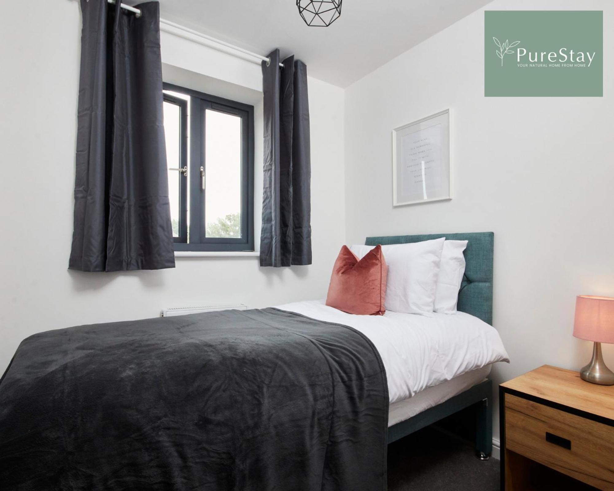 Stunning 5 Bed Manchester House With Parking By Purestay Short Lets & Serviced Accommodation ภายนอก รูปภาพ