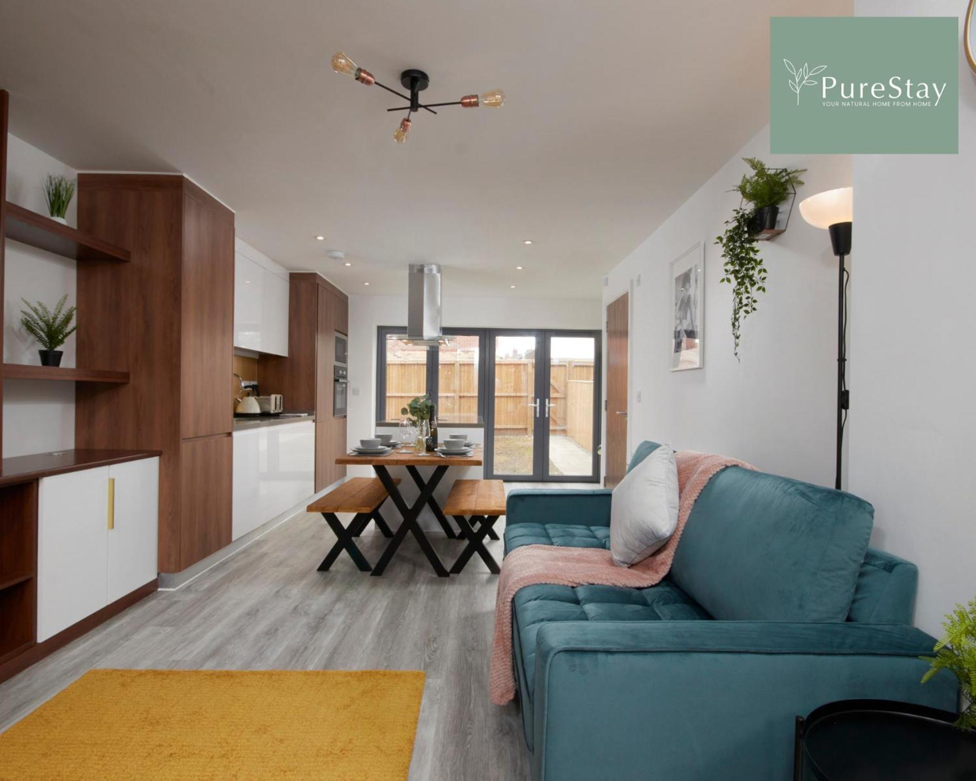 Stunning 5 Bed Manchester House With Parking By Purestay Short Lets & Serviced Accommodation ภายนอก รูปภาพ