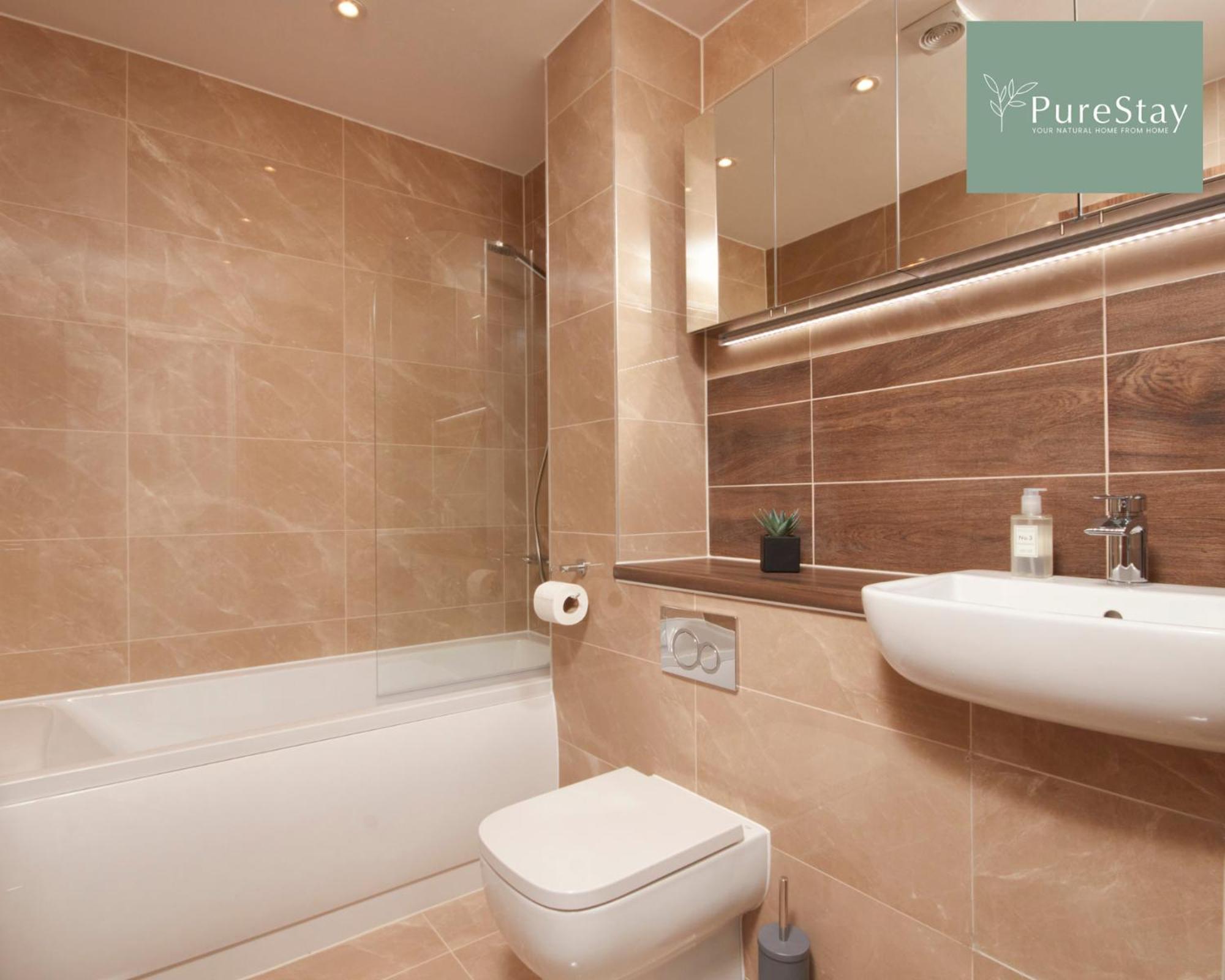 Stunning 5 Bed Manchester House With Parking By Purestay Short Lets & Serviced Accommodation ภายนอก รูปภาพ