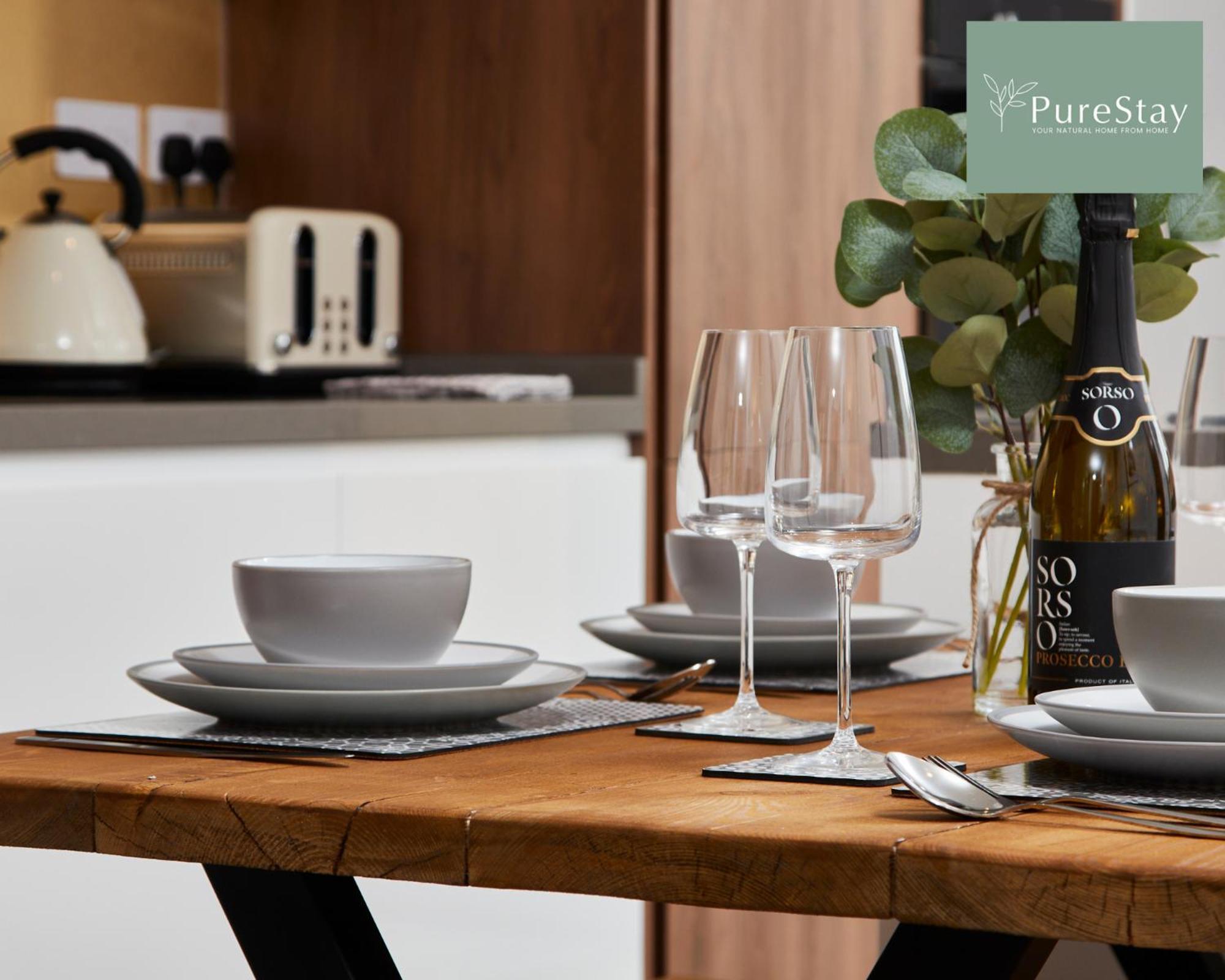 Stunning 5 Bed Manchester House With Parking By Purestay Short Lets & Serviced Accommodation ภายนอก รูปภาพ