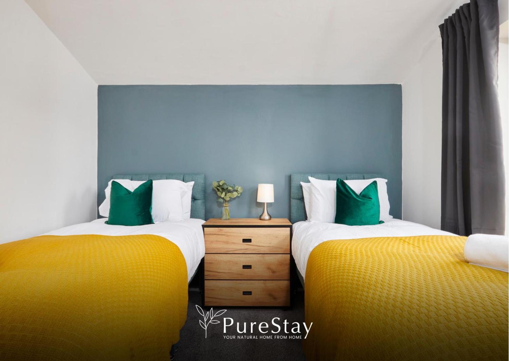 Stunning 5 Bed Manchester House With Parking By Purestay Short Lets & Serviced Accommodation ภายนอก รูปภาพ