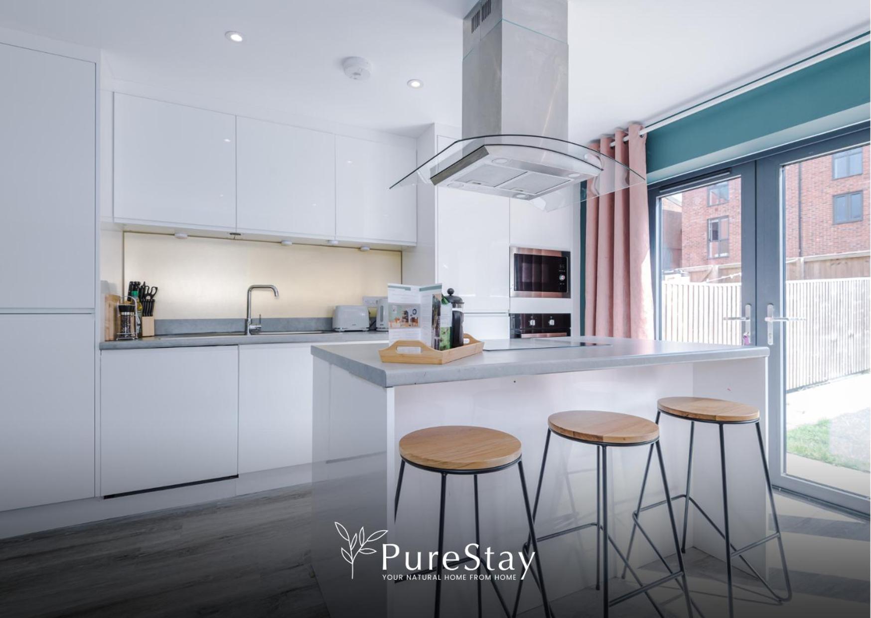 Stunning 5 Bed Manchester House With Parking By Purestay Short Lets & Serviced Accommodation ภายนอก รูปภาพ